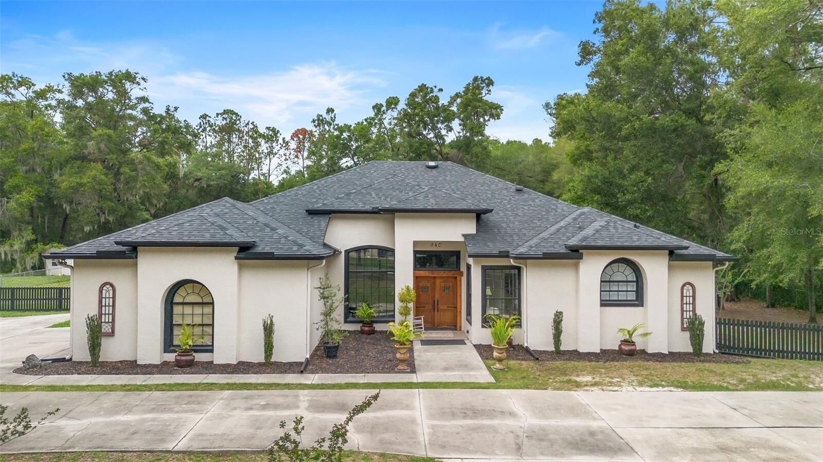 Property Photo:  940 Glenwood Road  FL 32720 