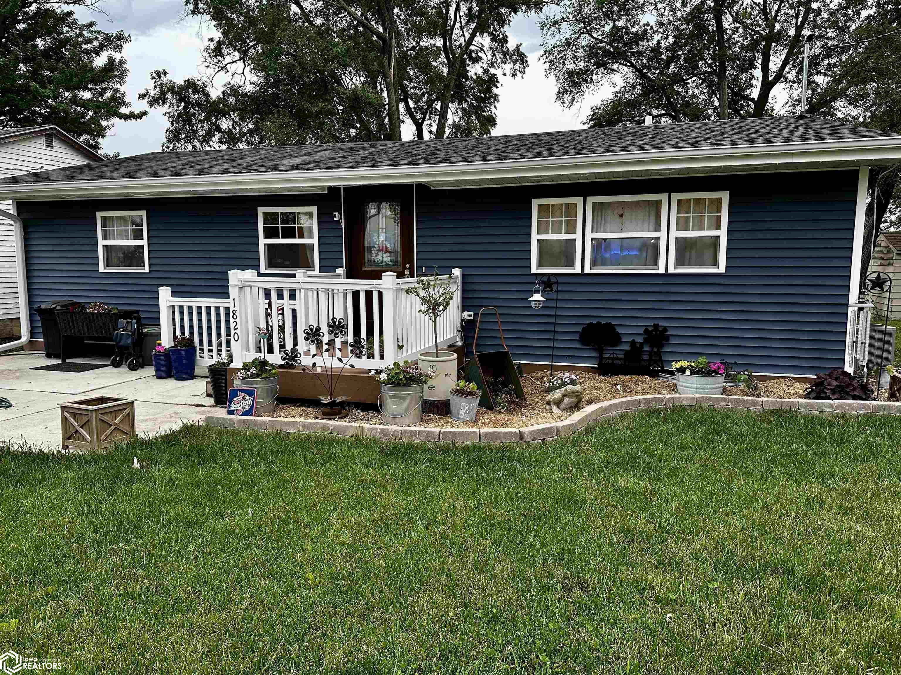 Property Photo: 1820 S Coolidge Ave IA 50401