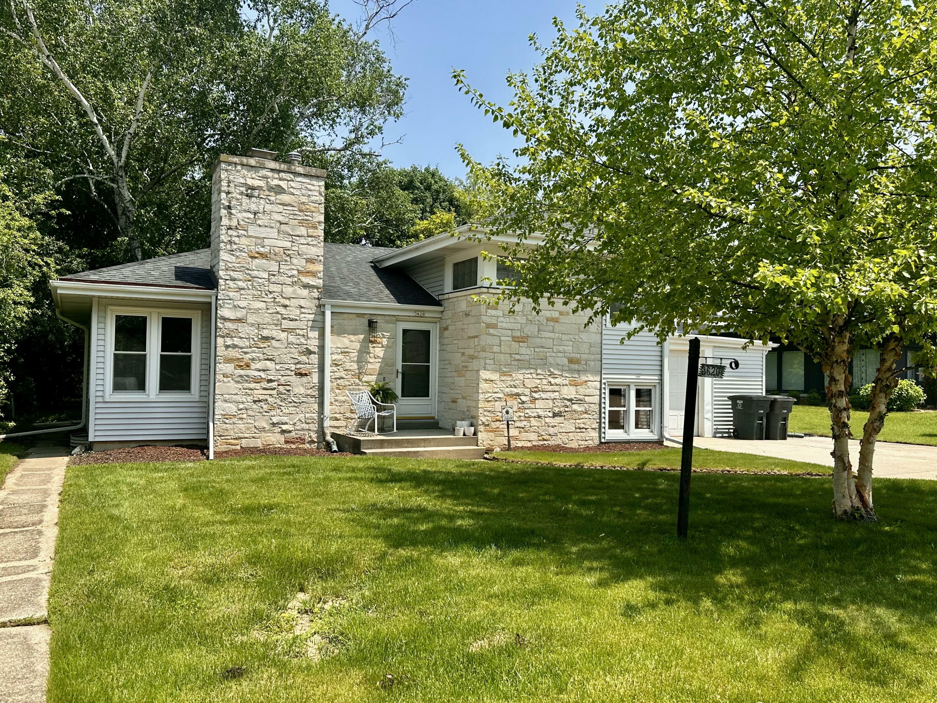 Property Photo: 3620 S Elmwood Dr WI 53405