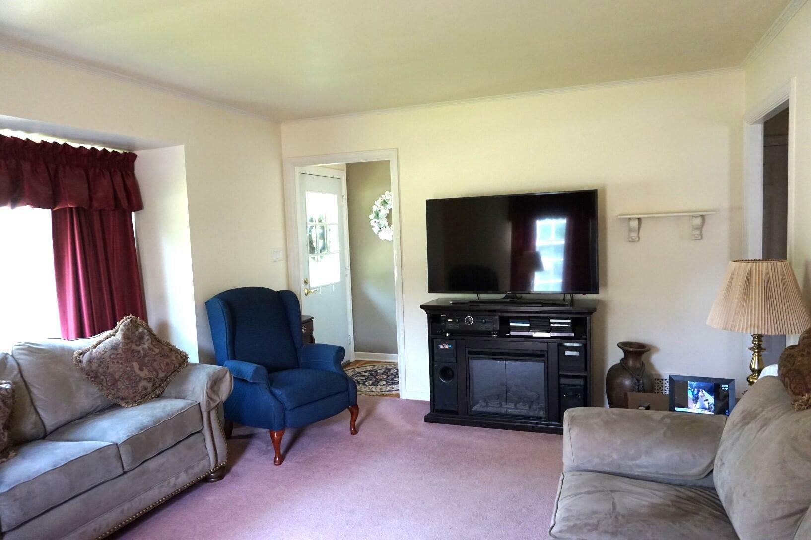 Property Photo:  118 Summit Dr  WI 53074 