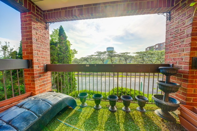 Property Photo:  600 Naples Court 107  IL 60025 