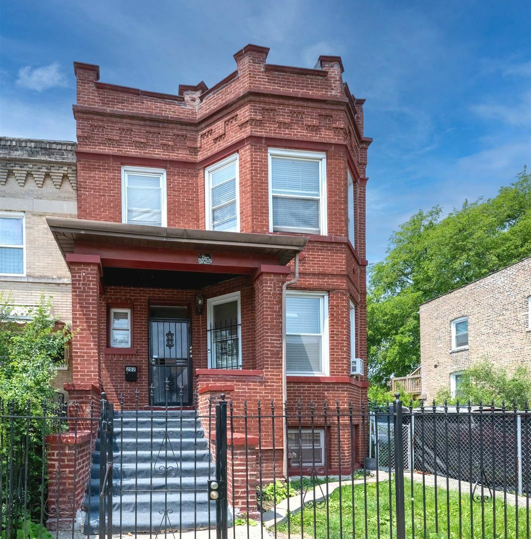Property Photo: 202 N Leclaire Avenue IL 60644