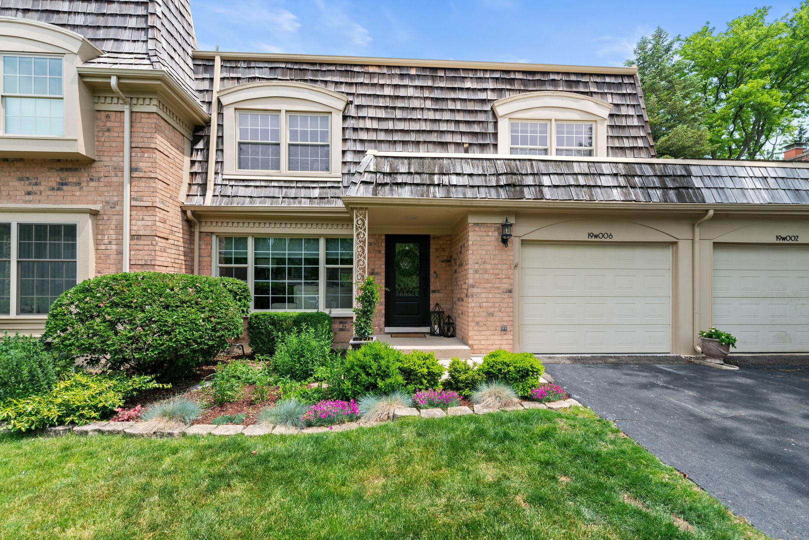 Property Photo: 19W006 Avenue Normandy Street IL 60523