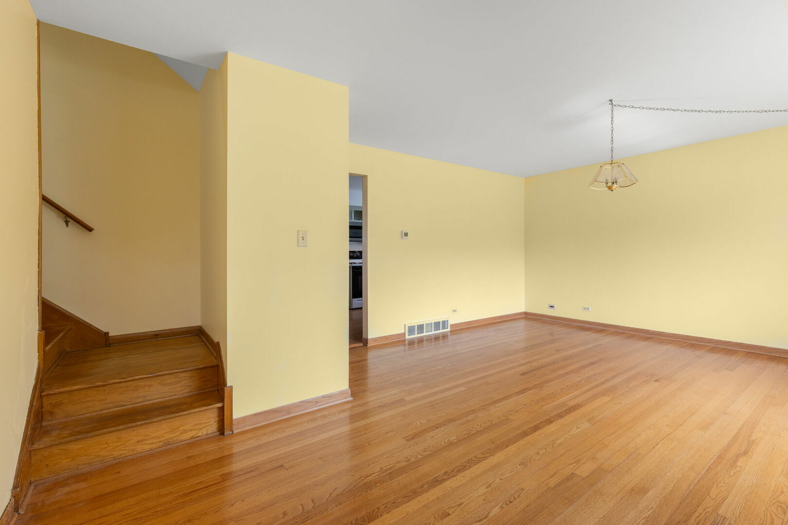 Property Photo: 118 S Clarendon Avenue IL 60101