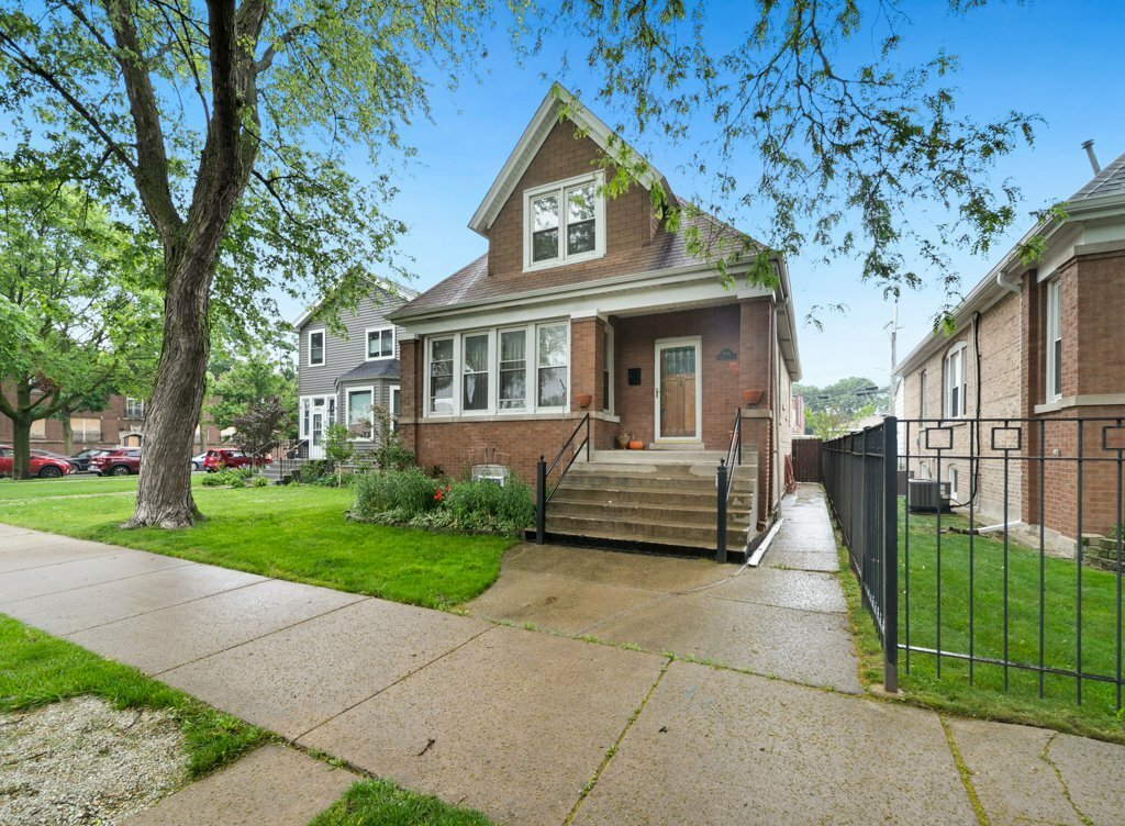 Property Photo:  4646 W Montana Street  IL 60639 