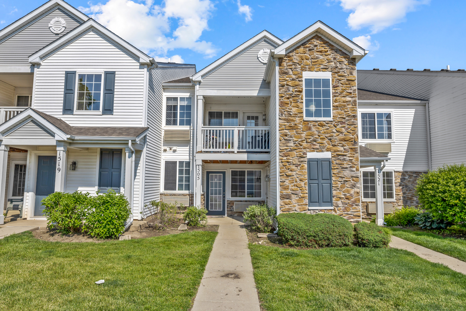 Property Photo: 1505 Silverstone Drive 1505 IL 60110