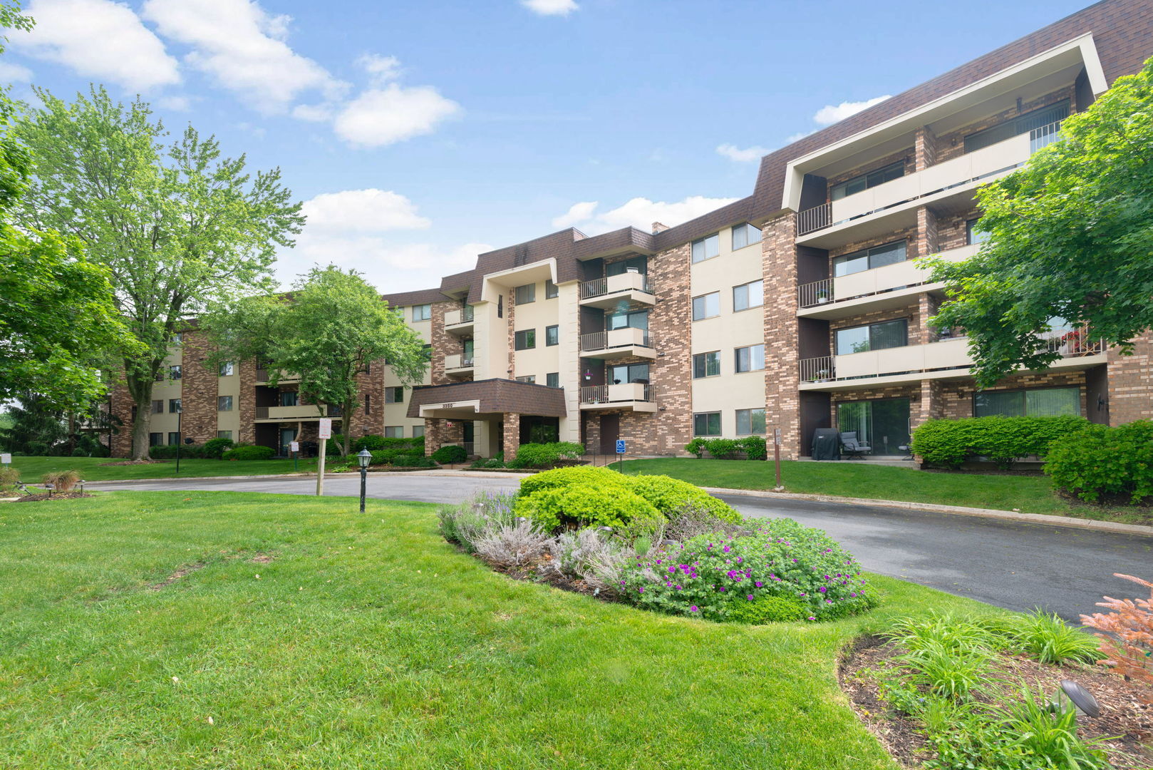 Property Photo: 3350 N Carriageway Drive 208 IL 60004
