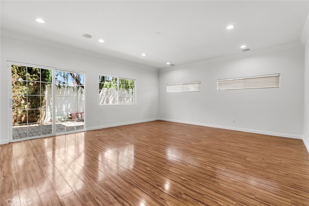Property Photo: 15419 Valerio Street CA 91406