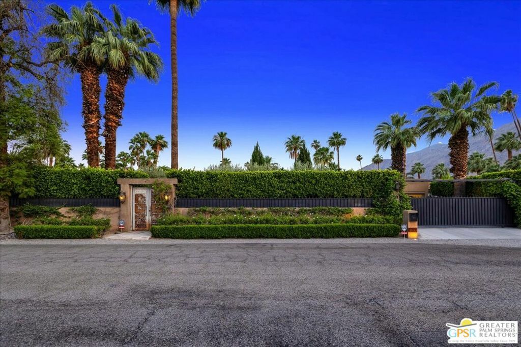 Property Photo: 417 E Via Altamira CA 92262