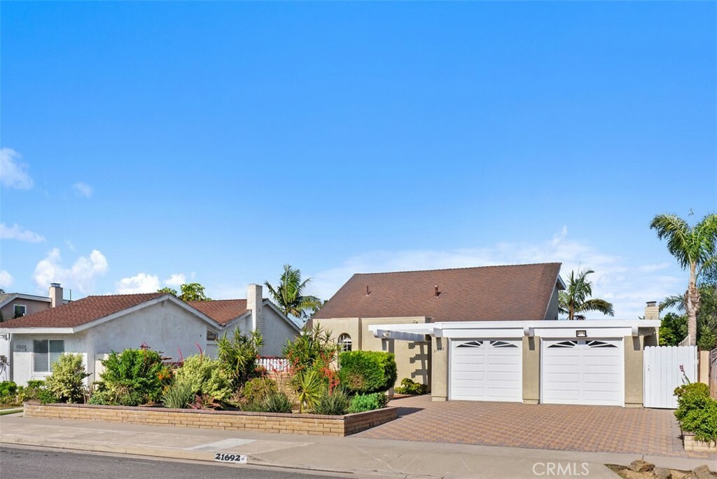 Property Photo:  21692 Seaside Lane  CA 92646 