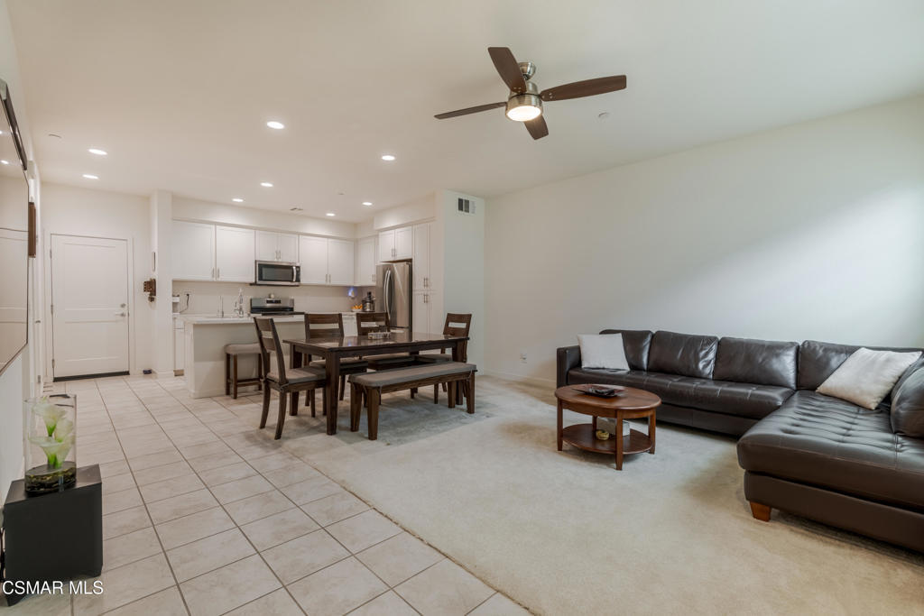 Property Photo:  310 Farmhouse Drive 4  CA 93065 