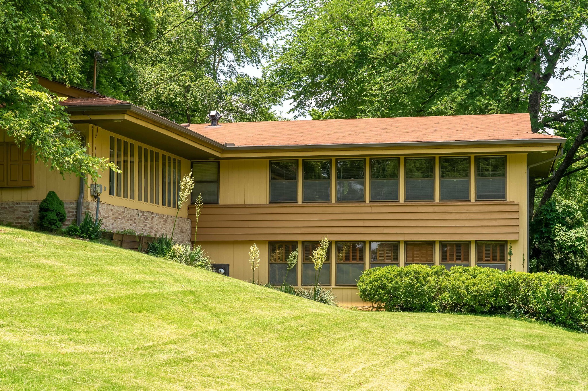 Property Photo: 706 Washington Ave TN 38474