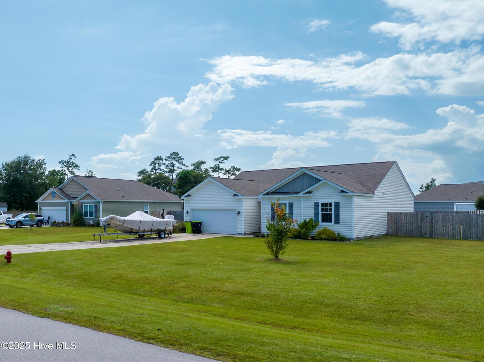 Property Photo: 402 Saxby Way NC 28445