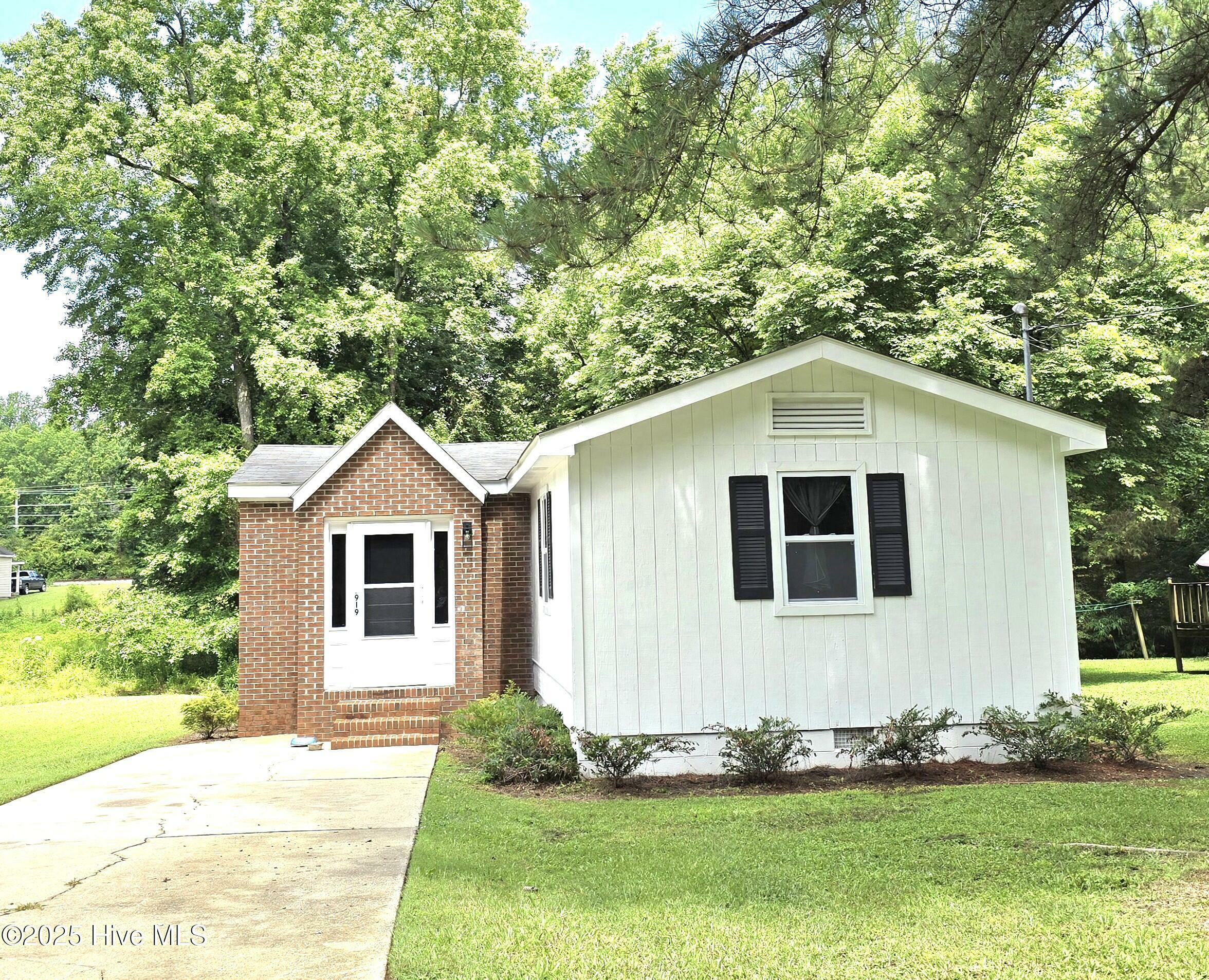 919 S Chestnut Street  Fremont NC 27830 photo