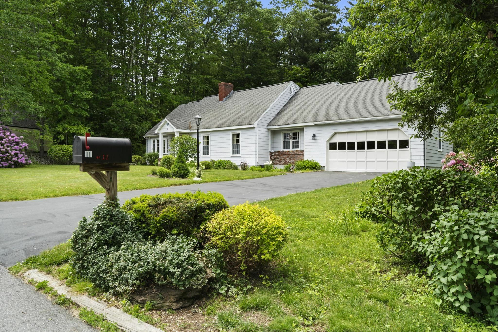 Property Photo: 11 Dunbarton Drive NH 03063