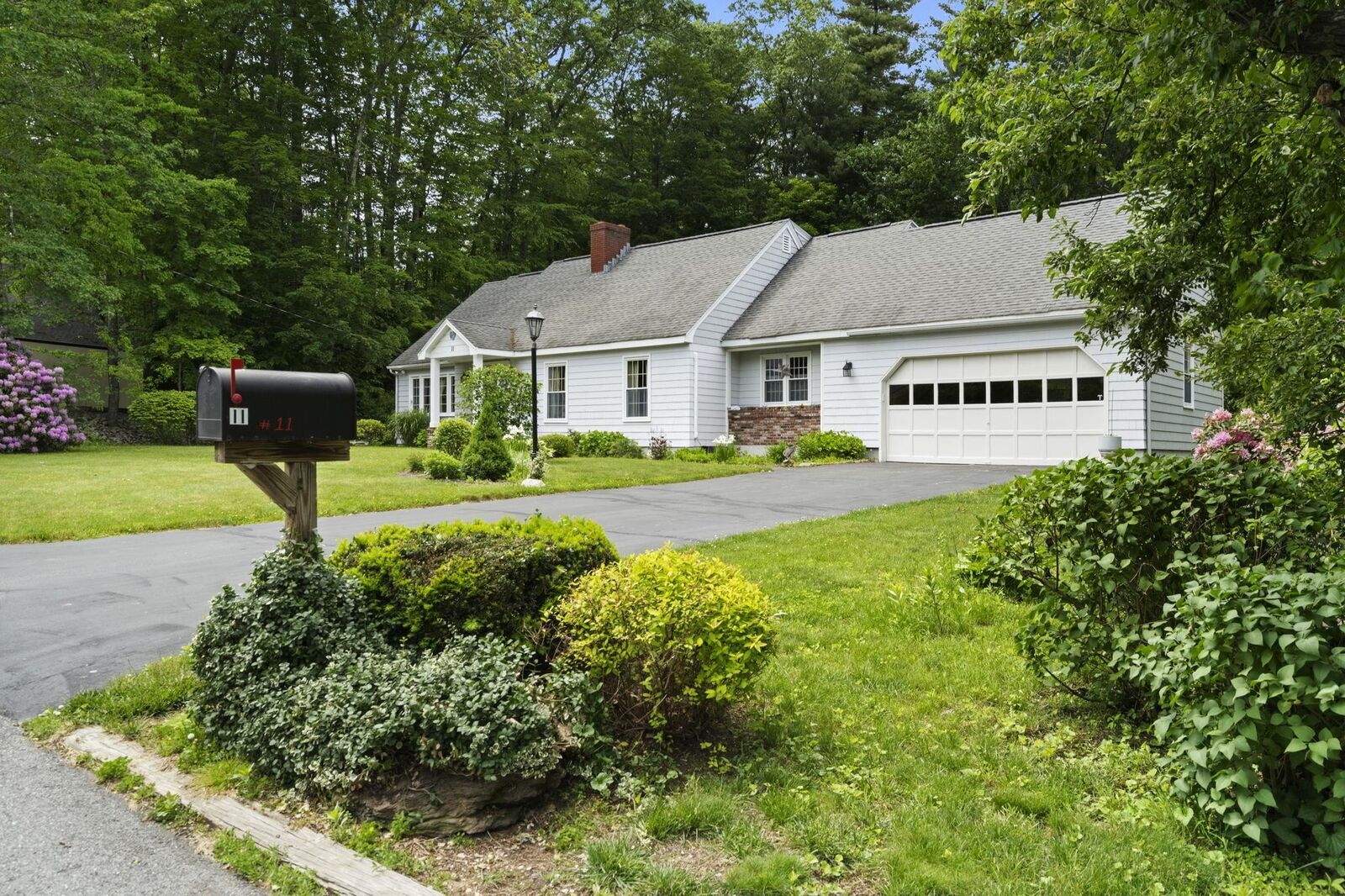 Property Photo:  11 Dunbarton Drive  NH 03063 