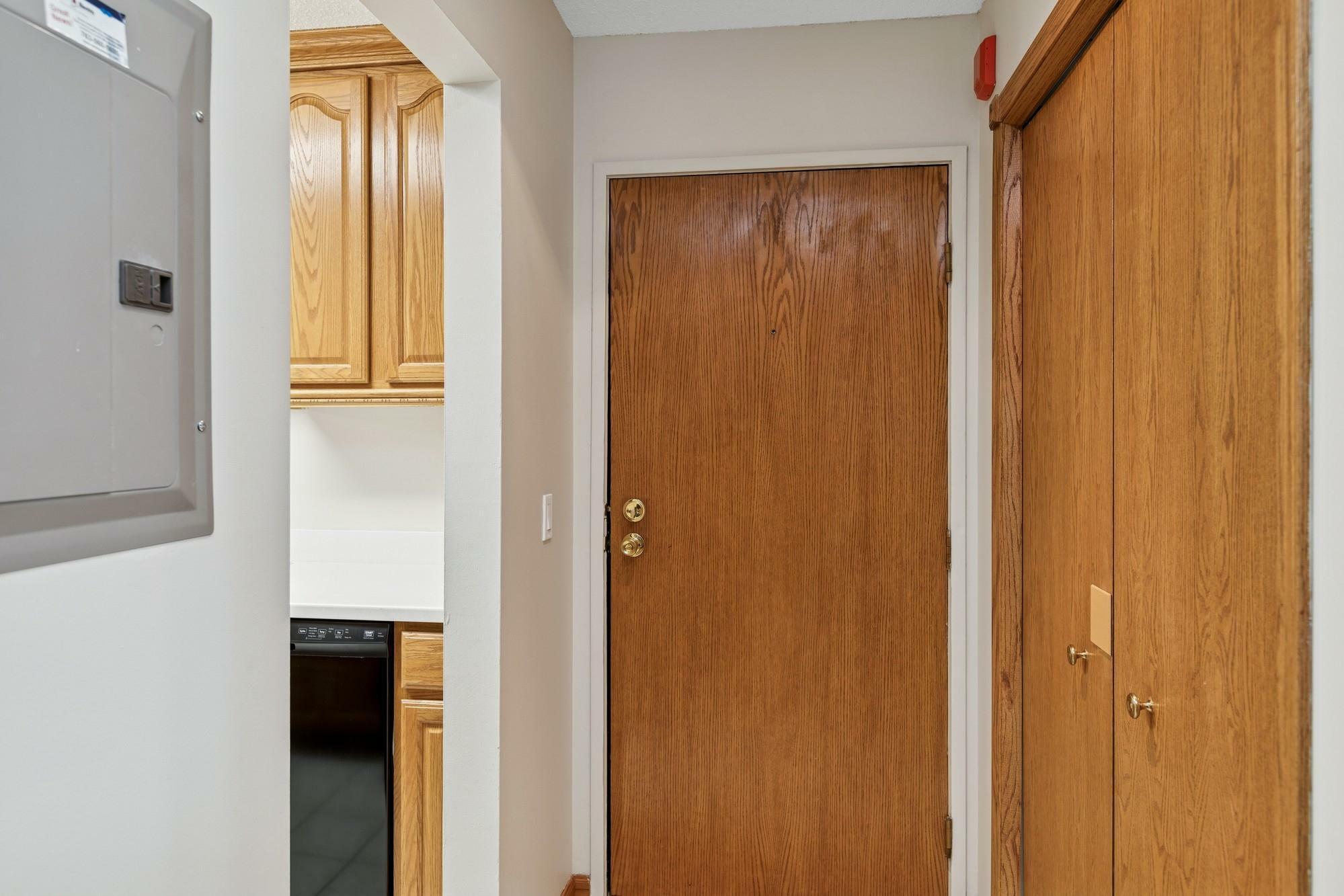 Property Photo: 1304 W Medicine Lake Drive 112 MN 55441