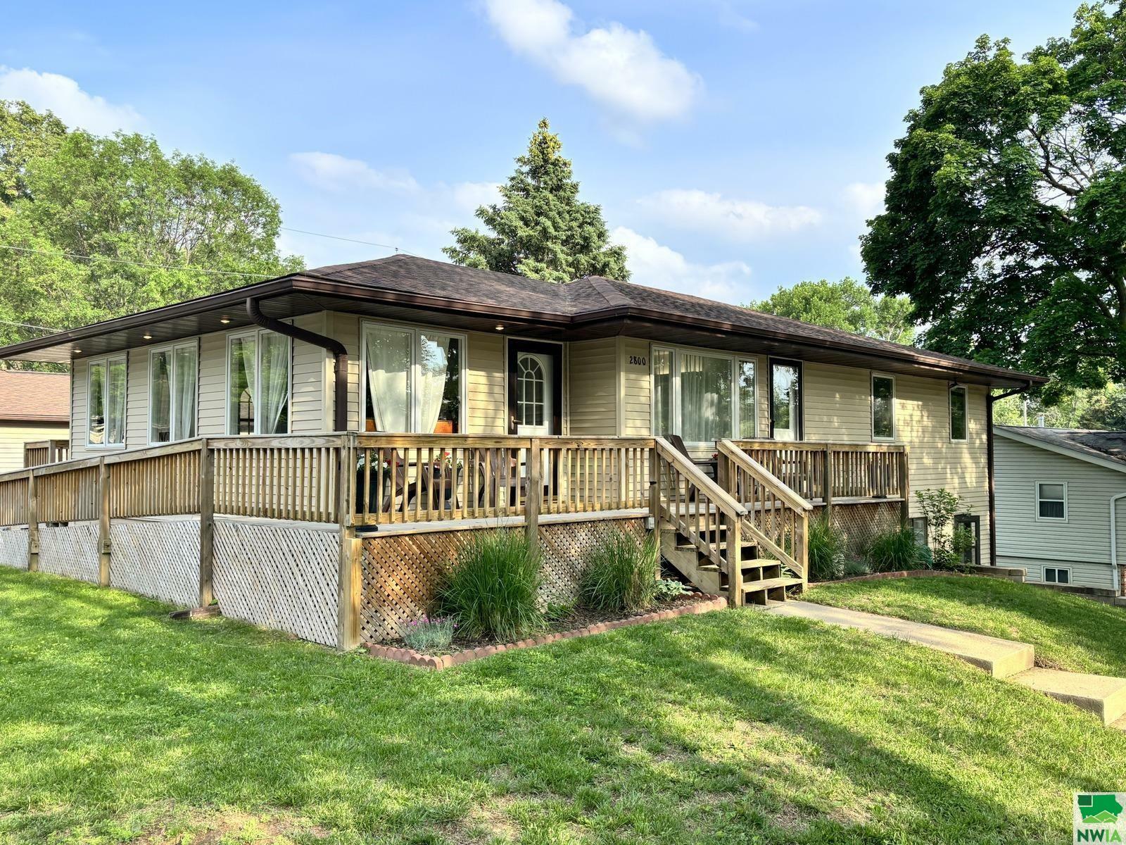 Property Photo: 2800 S Lemon St IA 51106