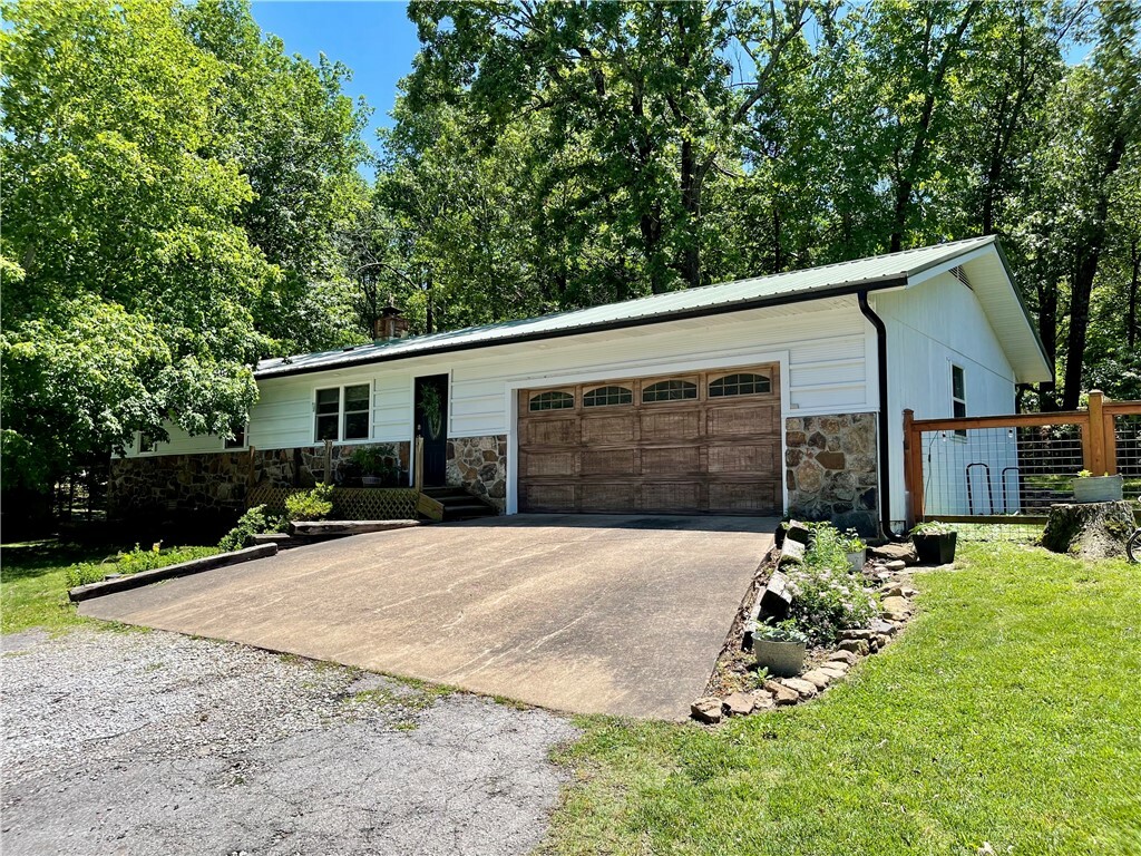 Property Photo: 900 Dogwood Street AR 72740