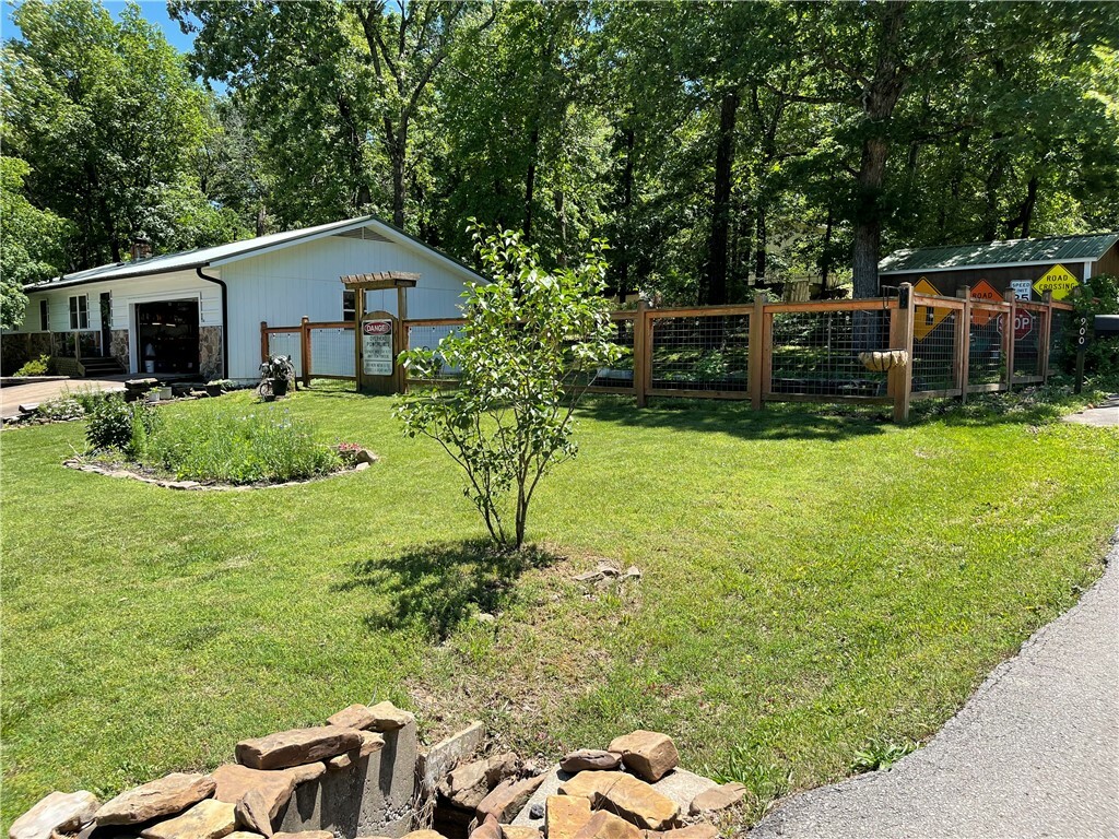 Property Photo: 900 Dogwood Street AR 72740