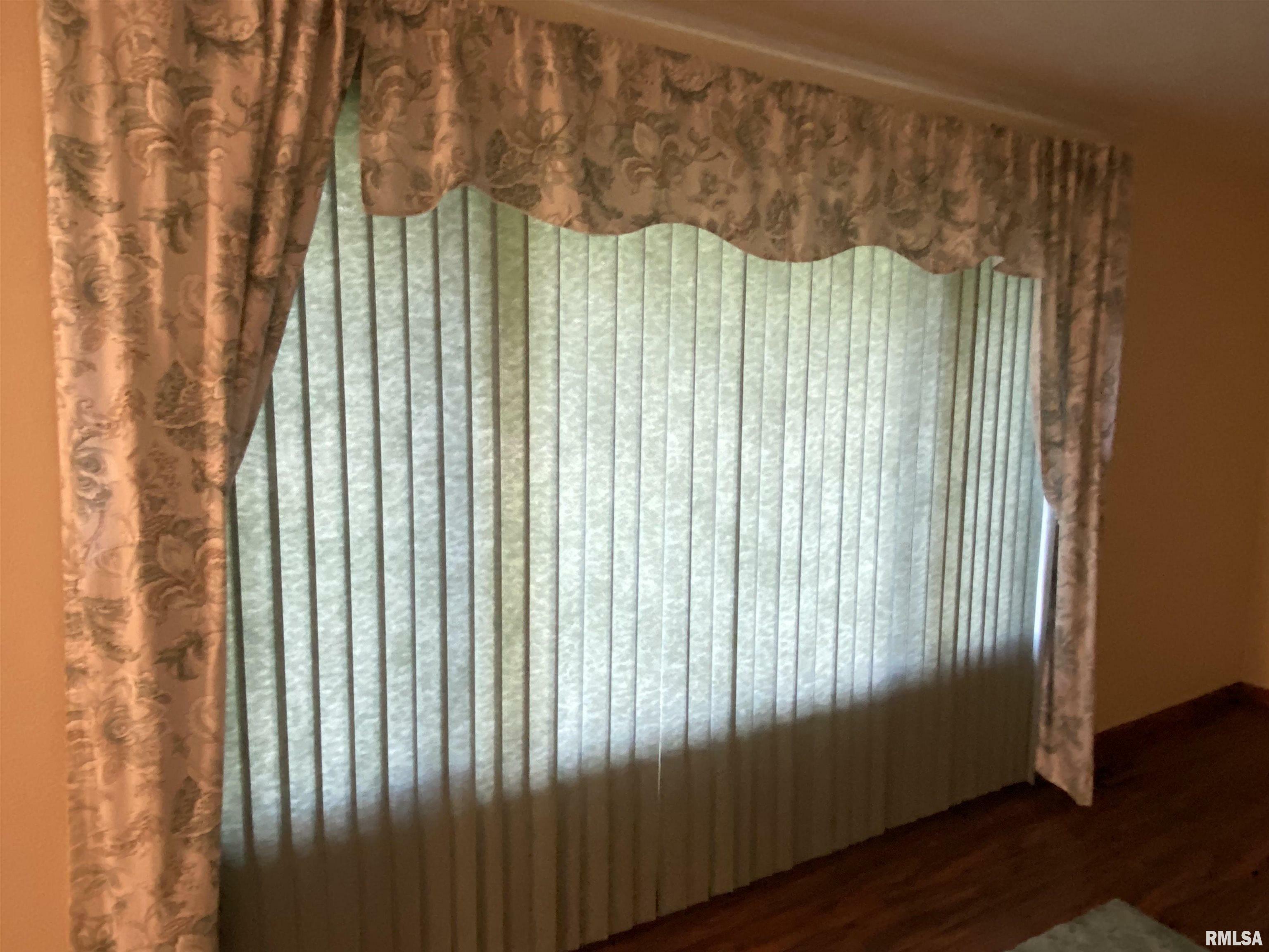 Property Photo: 1661 E Myrtle Street IL 61520