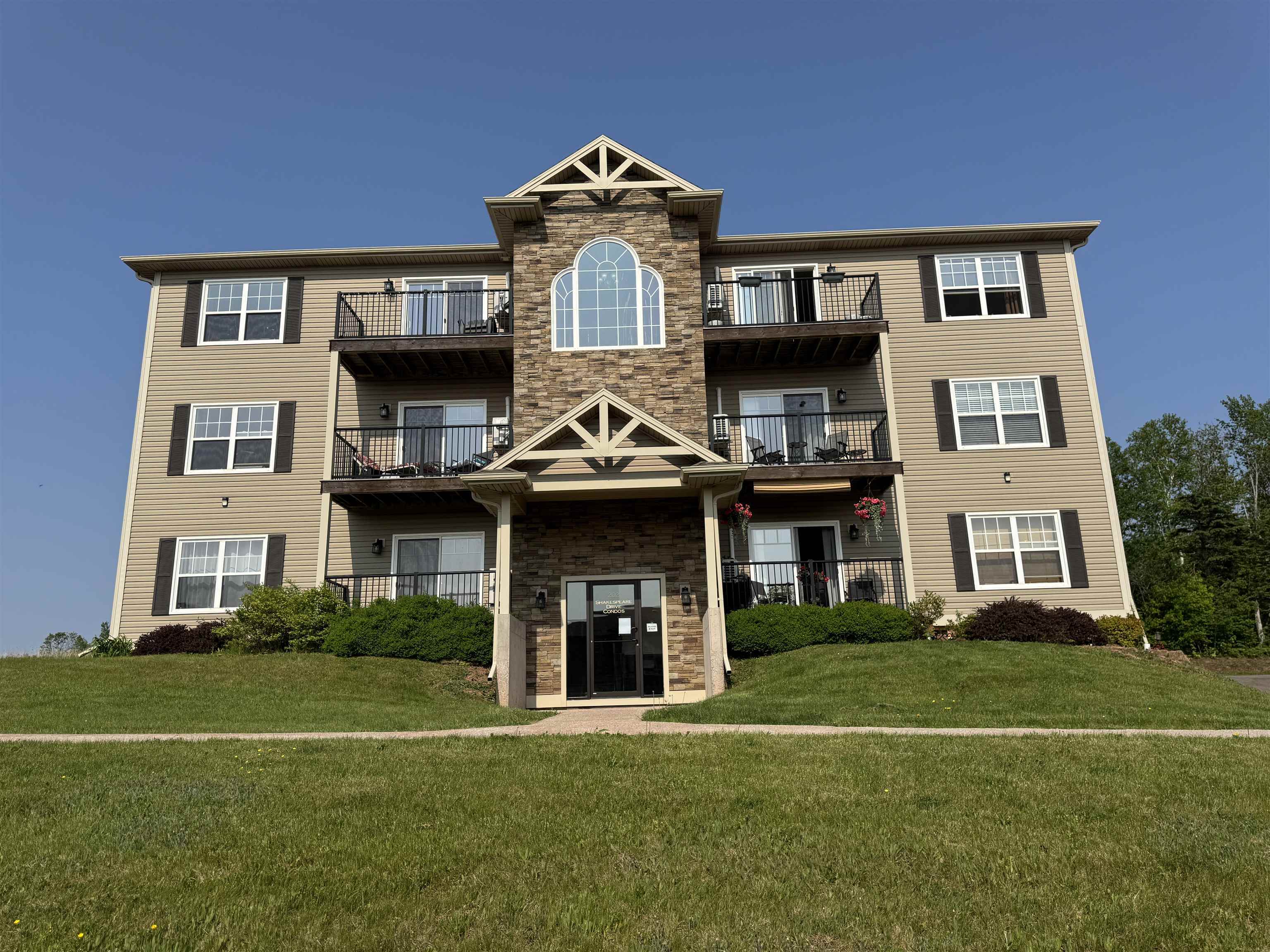 Property Photo: 202 Shakespeare Drive 302 PE C1B 4B7