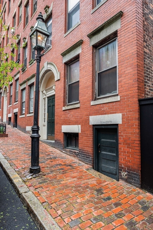 Property Photo: 31 Irving St 4 MA 02114