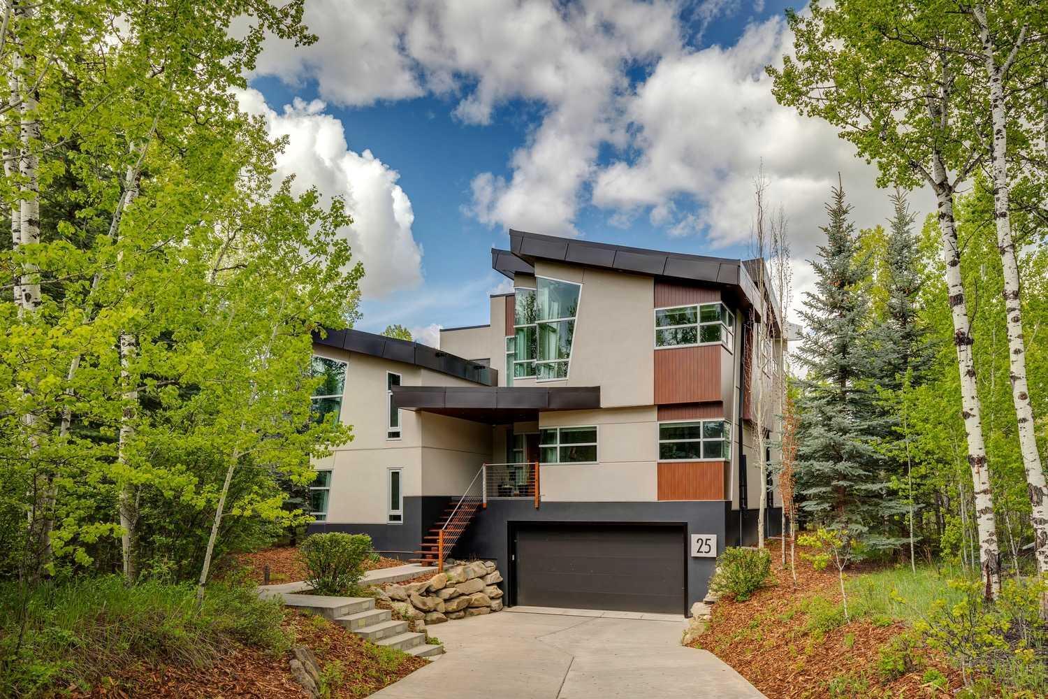Property Photo: 25 Posthill Drive SW AB T3H 0A8