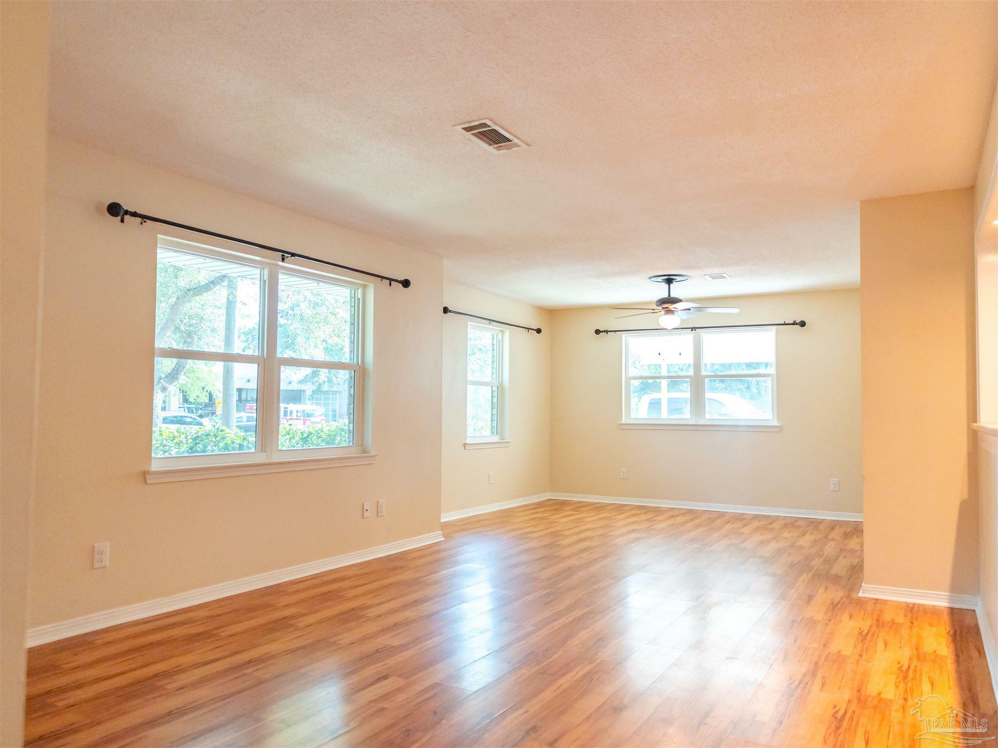 Property Photo: 306 Fairpoint Dr FL 32561