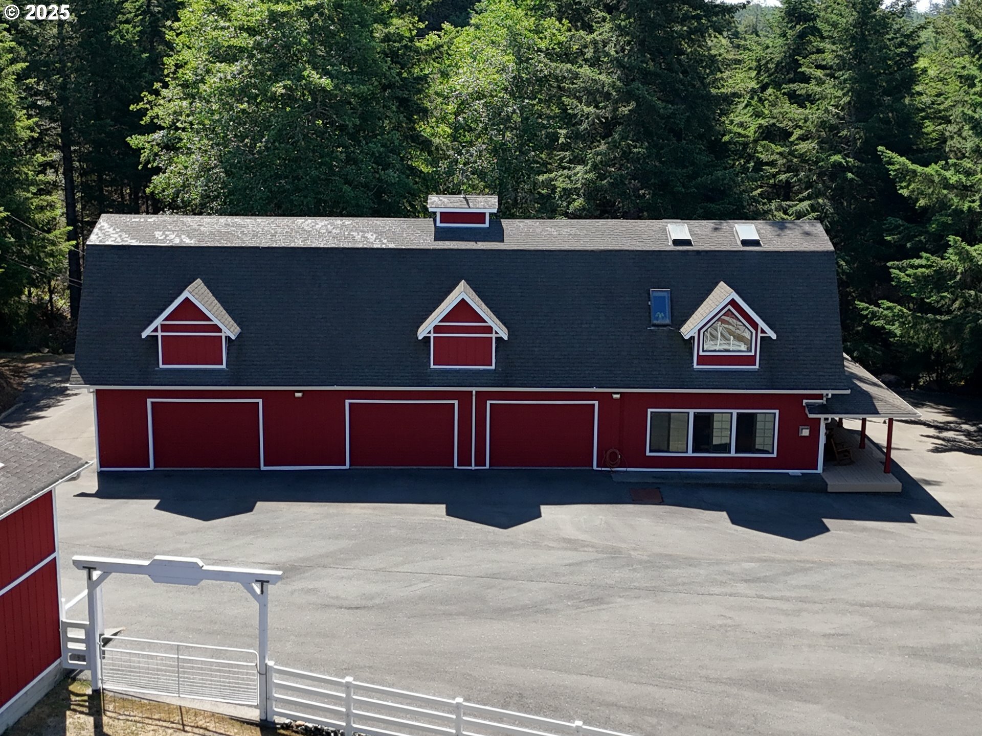 Property Photo: 17769 Rainbow Rock Rd OR 97415