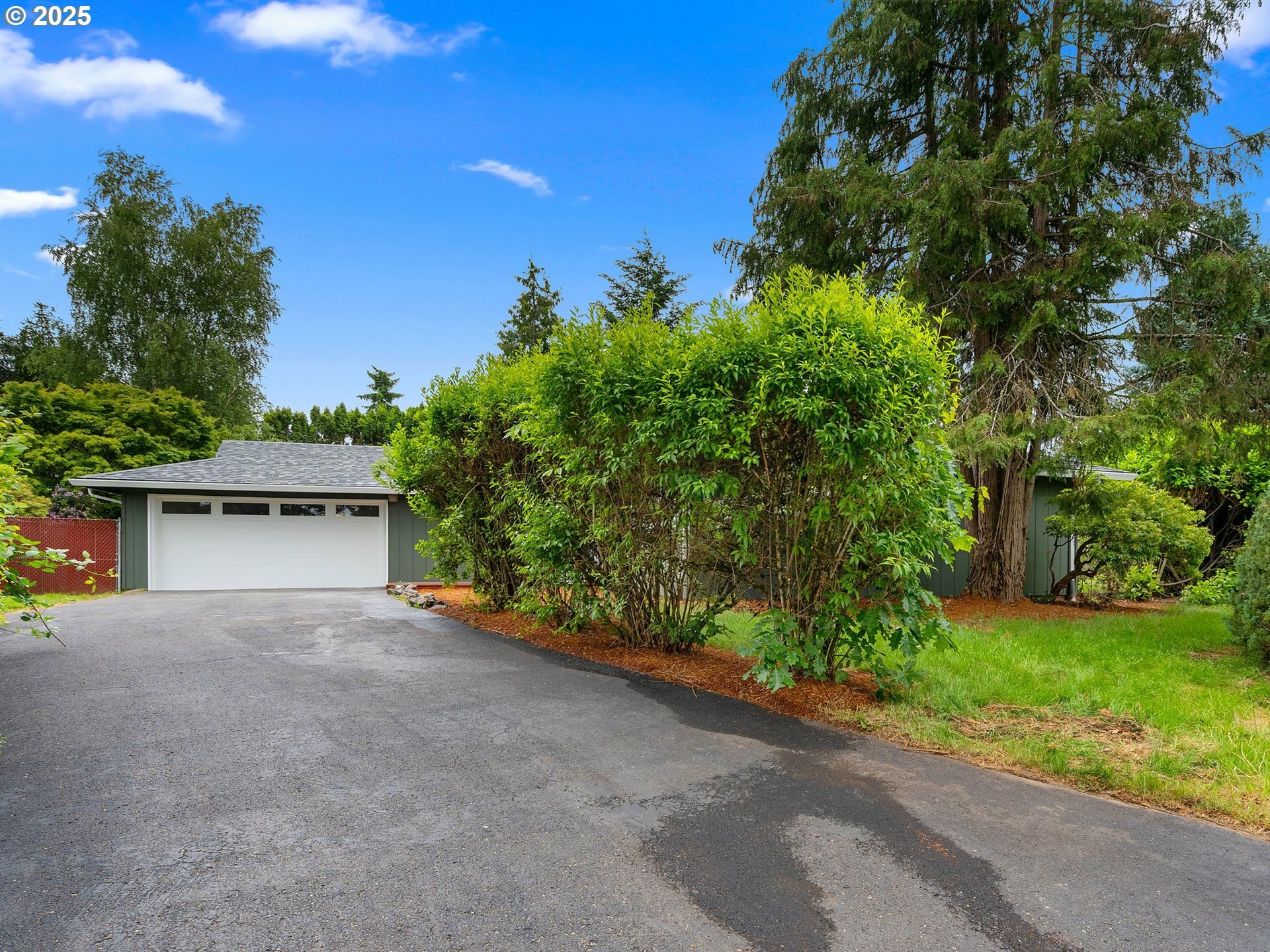 Property Photo: 811 NE 148th St WA 98685