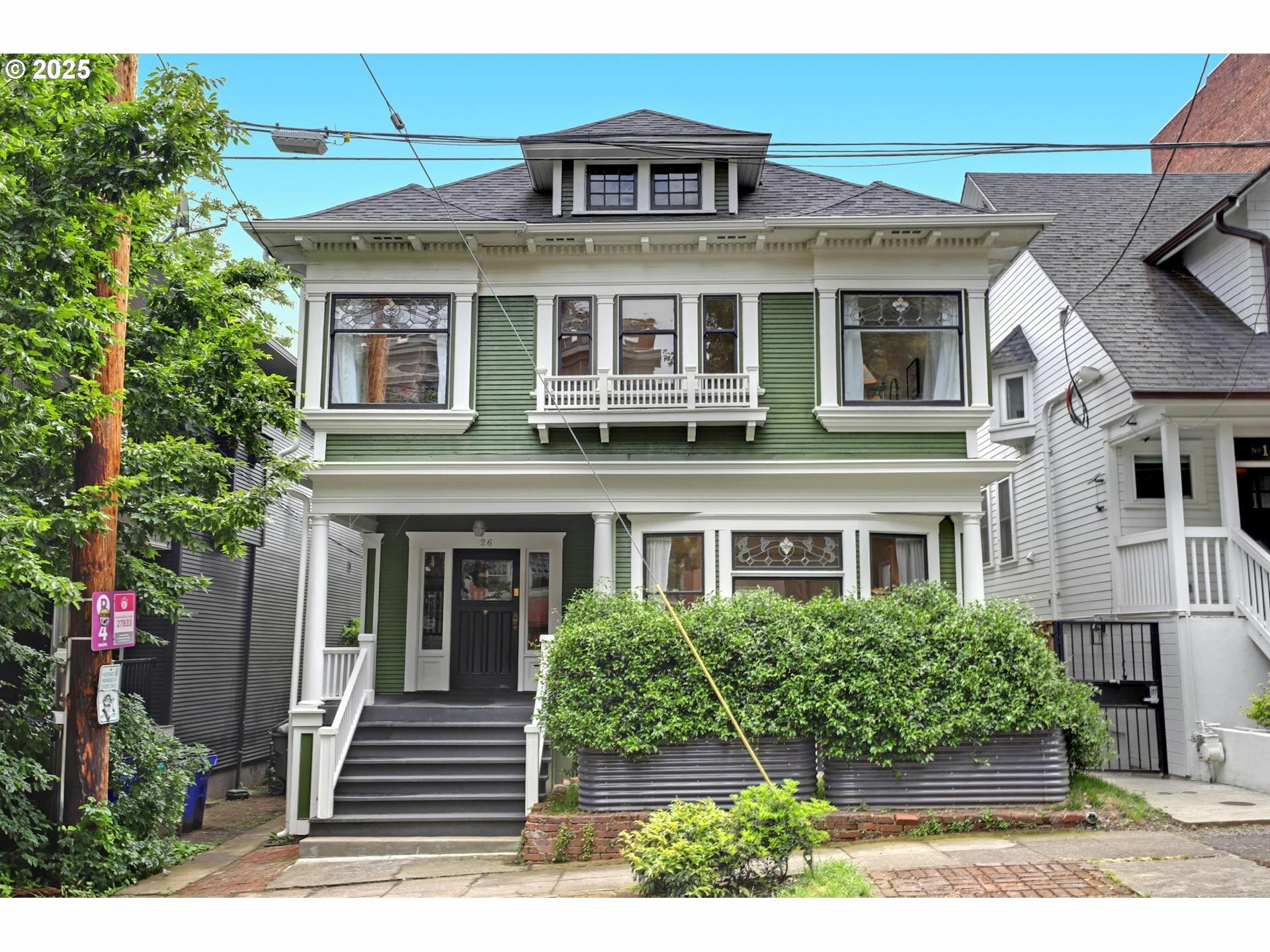 Property Photo: 26 NW 22nd Pl OR 97210
