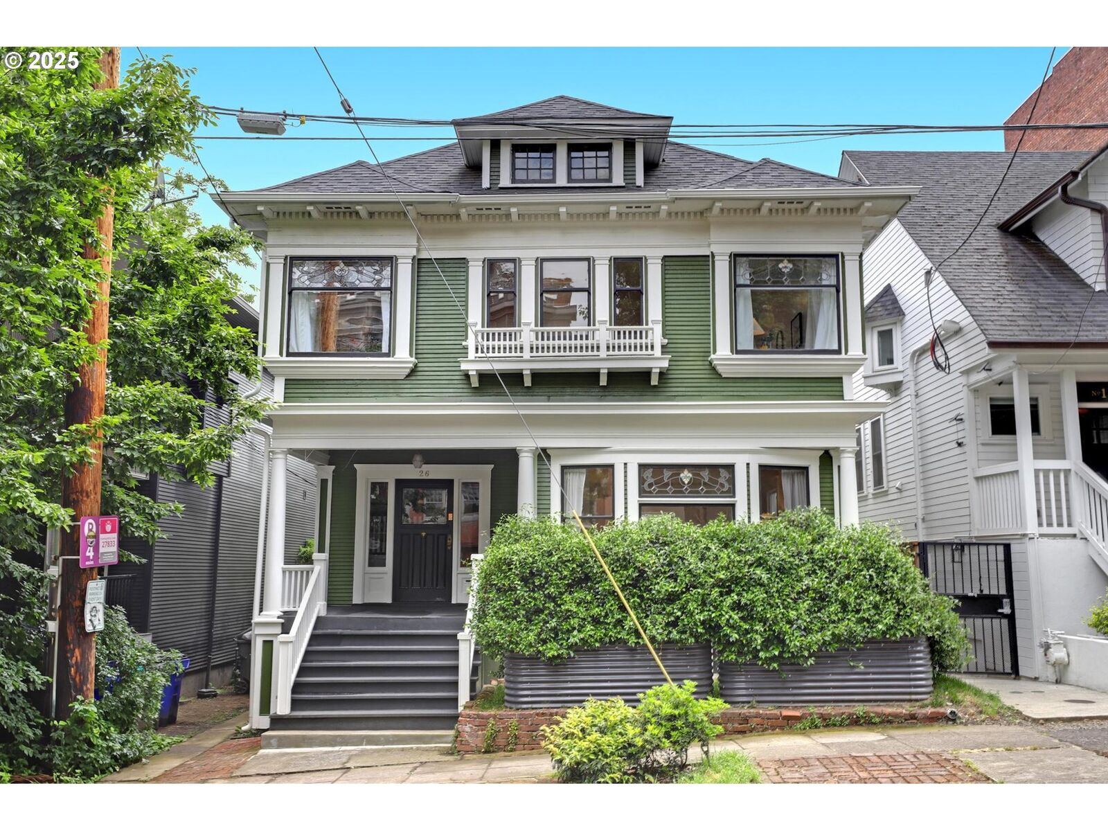 Property Photo:  26 NW 22nd Pl  OR 97210 