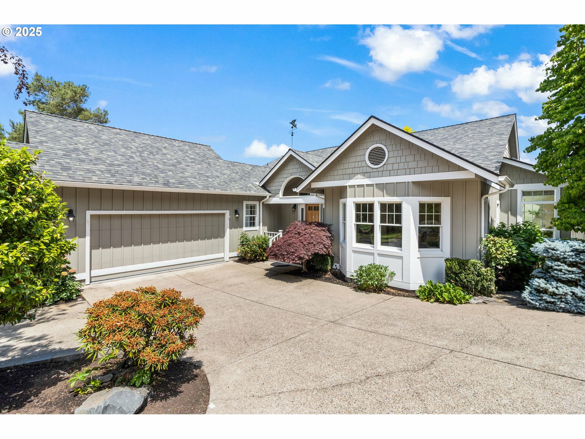 Property Photo: 1249 Crenshaw Rd OR 97401