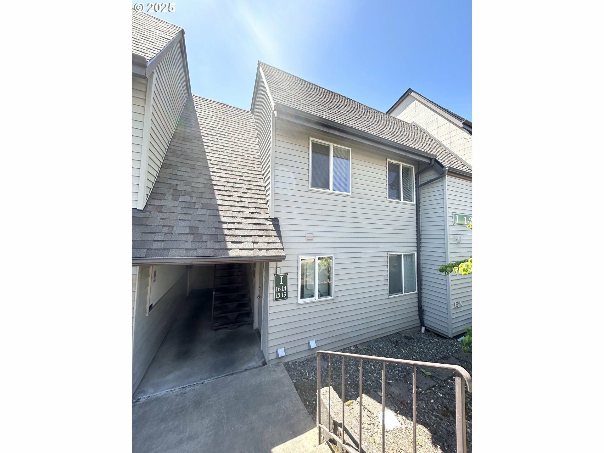 Property Photo: 200 SW Florence Ave I 14 OR 97080