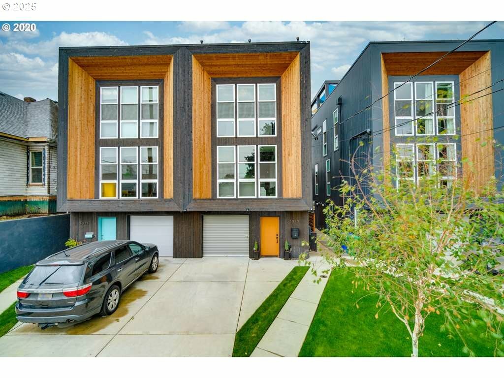 Property Photo: 3923 NE Mallory Ave OR 97212