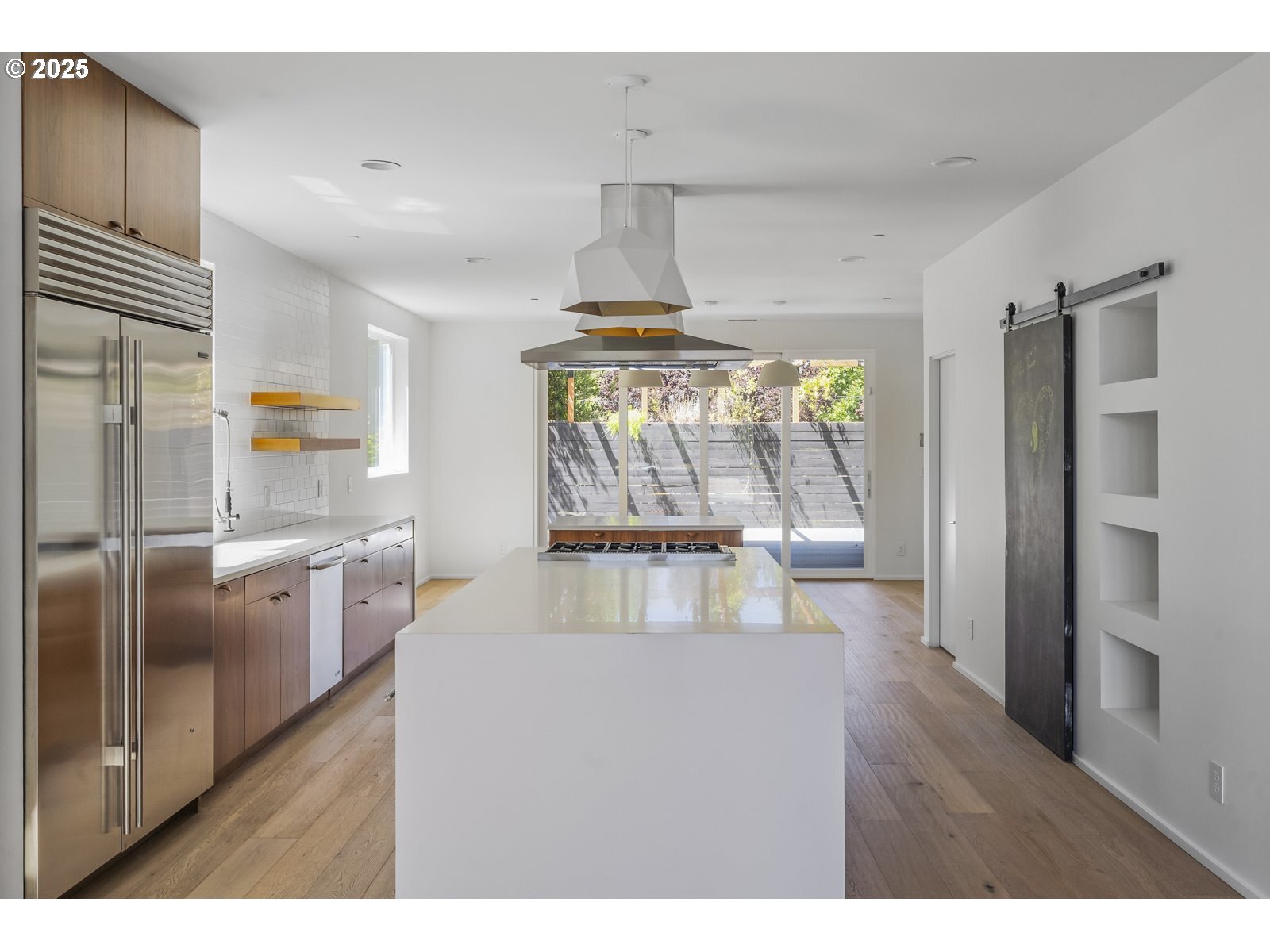 Property Photo: 3923 NE Mallory Ave OR 97212