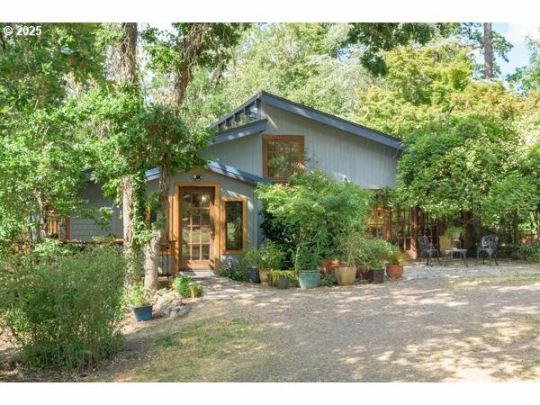 Property Photo: 86595 N Modesto Dr OR 97402