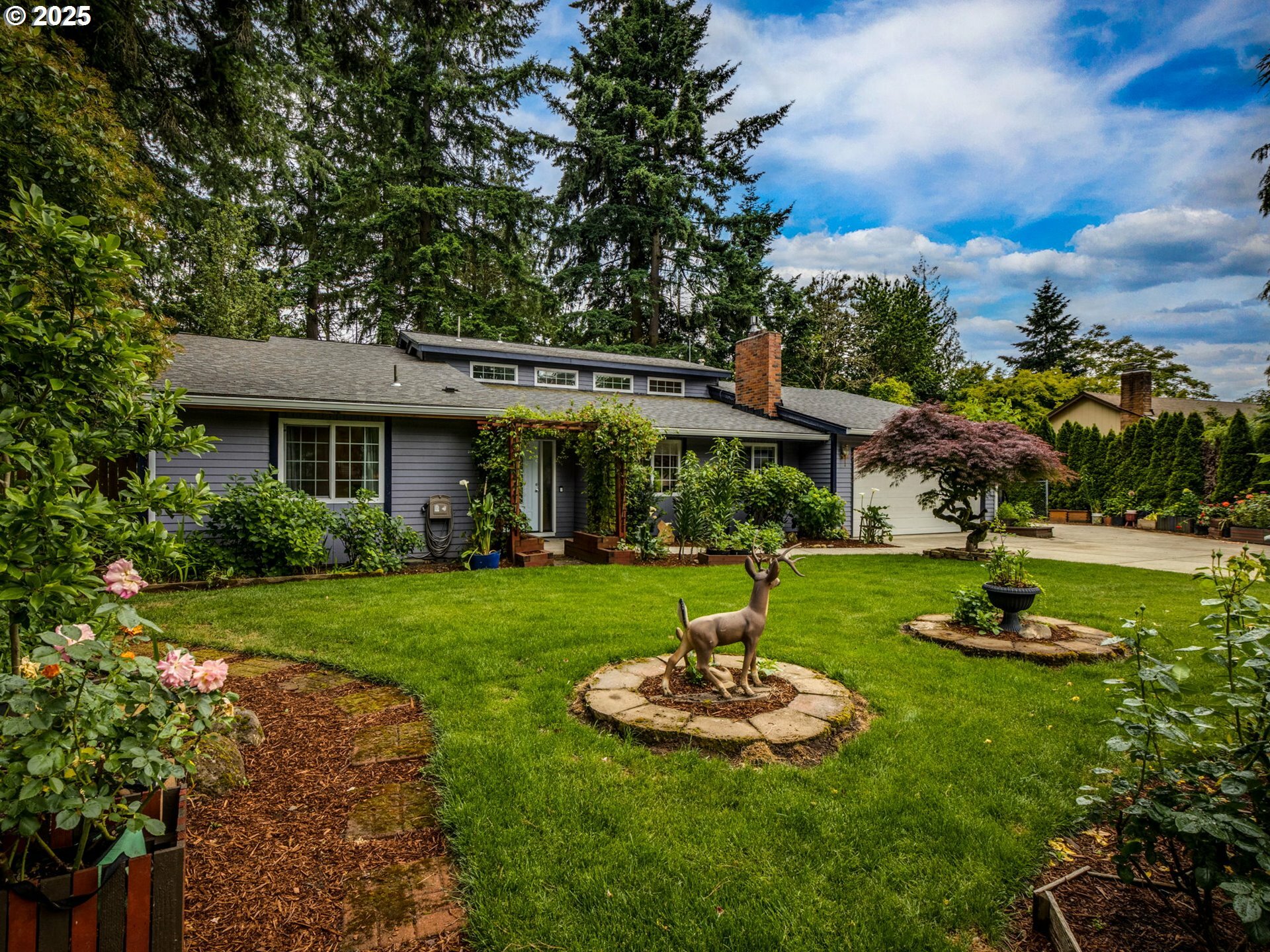 Property Photo: 12309 SE Riveridge Dr WA 98683