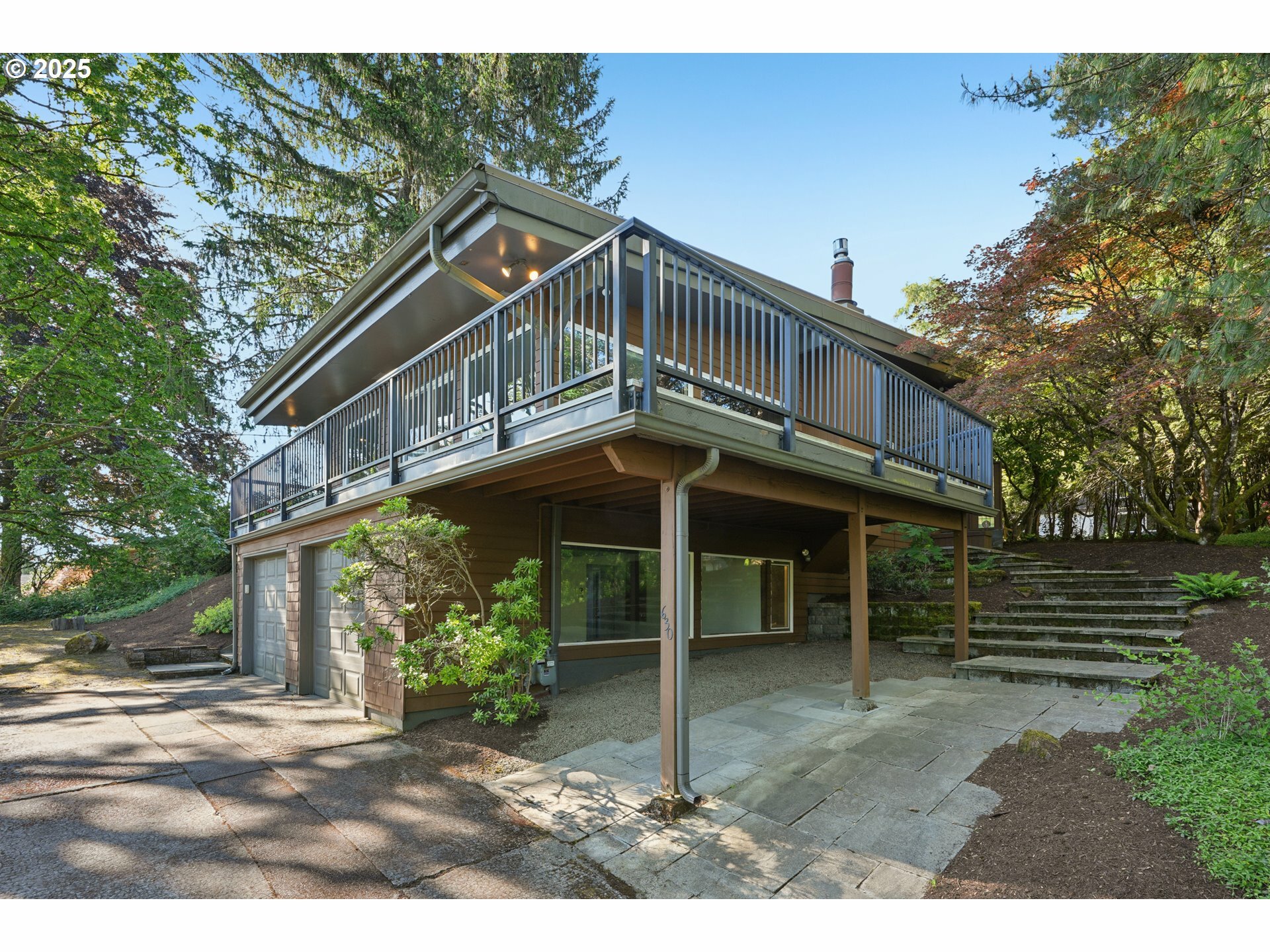 Property Photo: 630 SW Viewmont Dr OR 97225