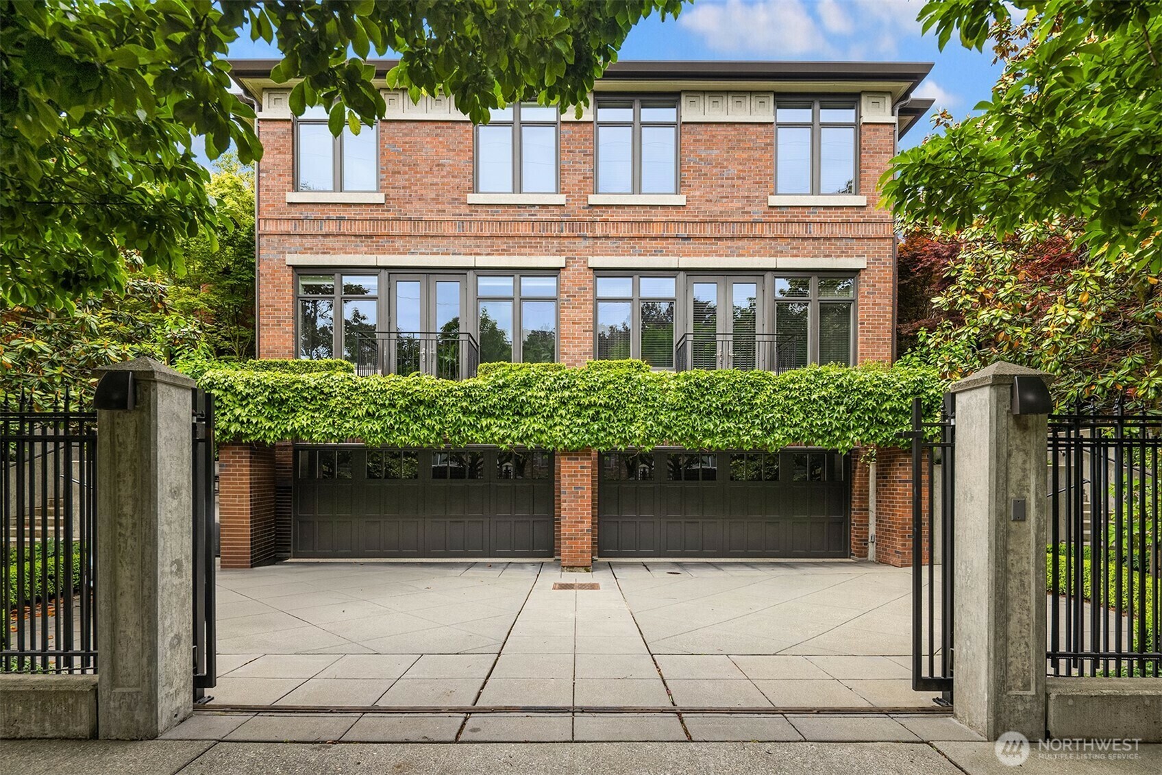 Property Photo: 721 Harvard Avenue E WA 98102
