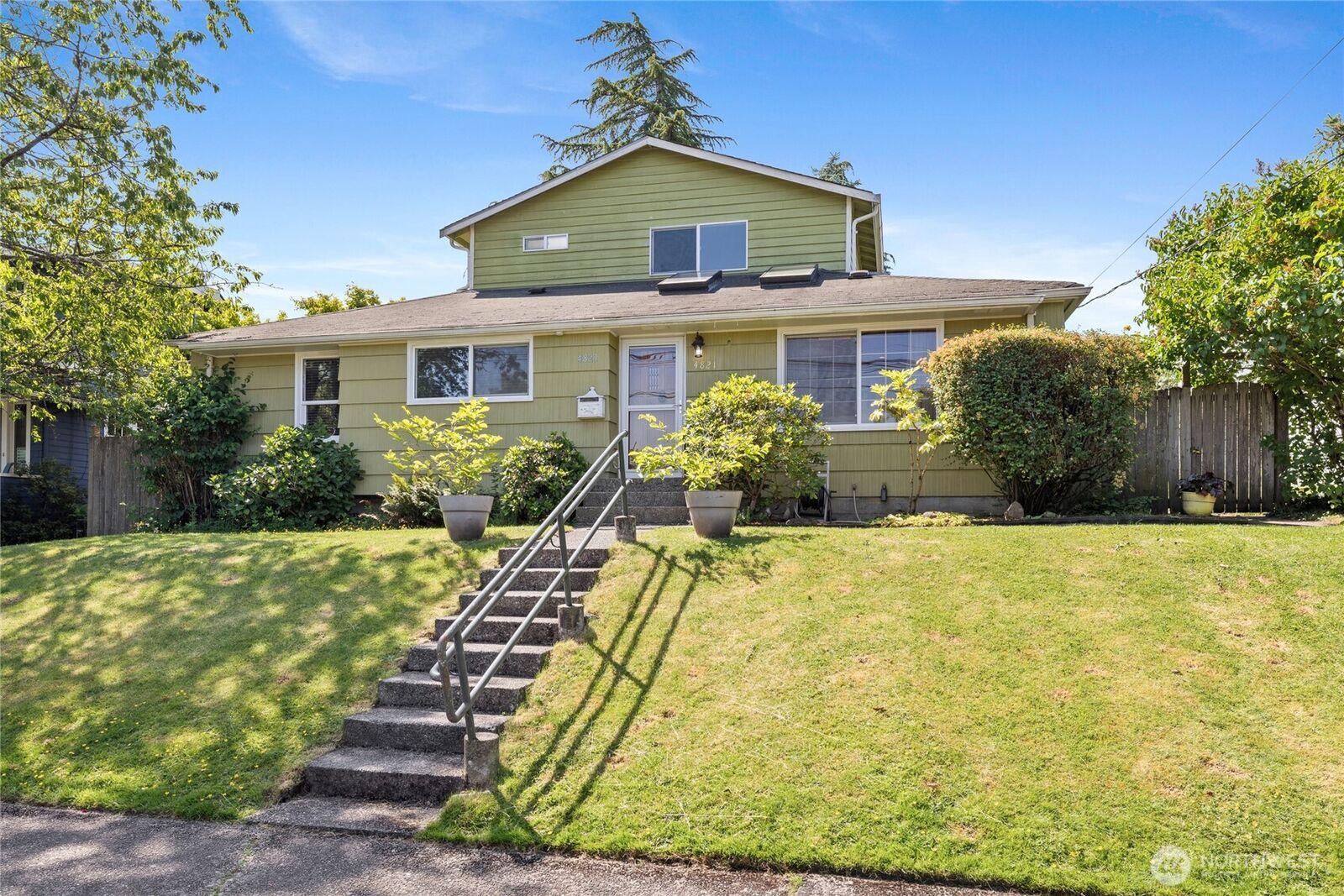 Property Photo:  4821 S Brandon Street  WA 98118 