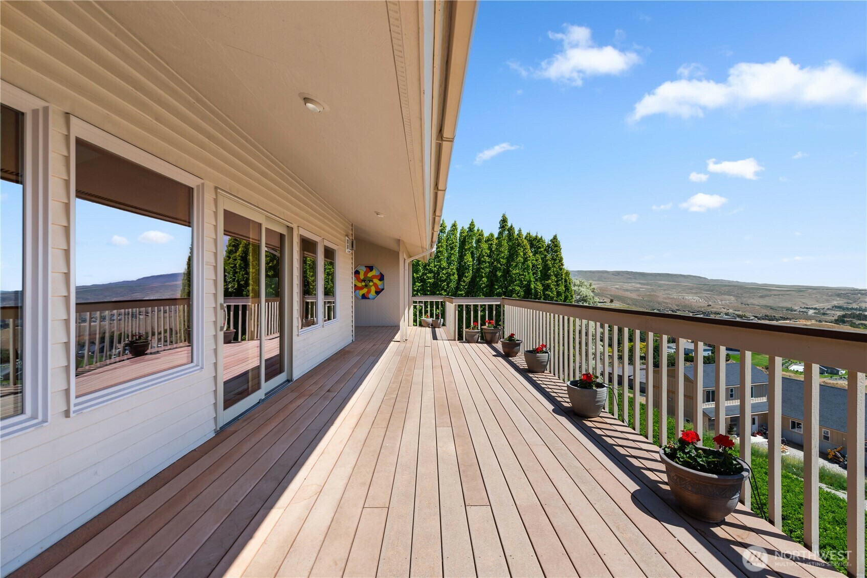 Property Photo: 4261 April Dr WA 98801