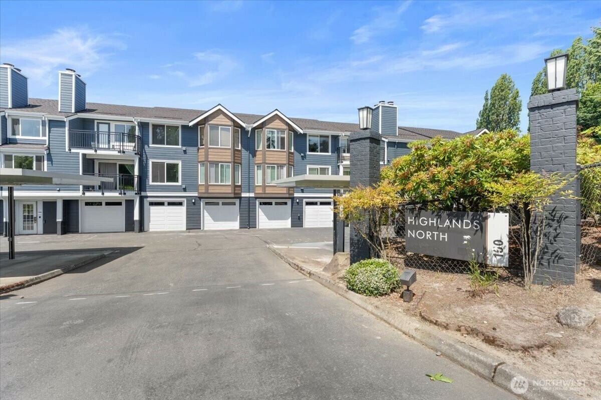 Property Photo: 150 NE 95th Street 205 WA 98115