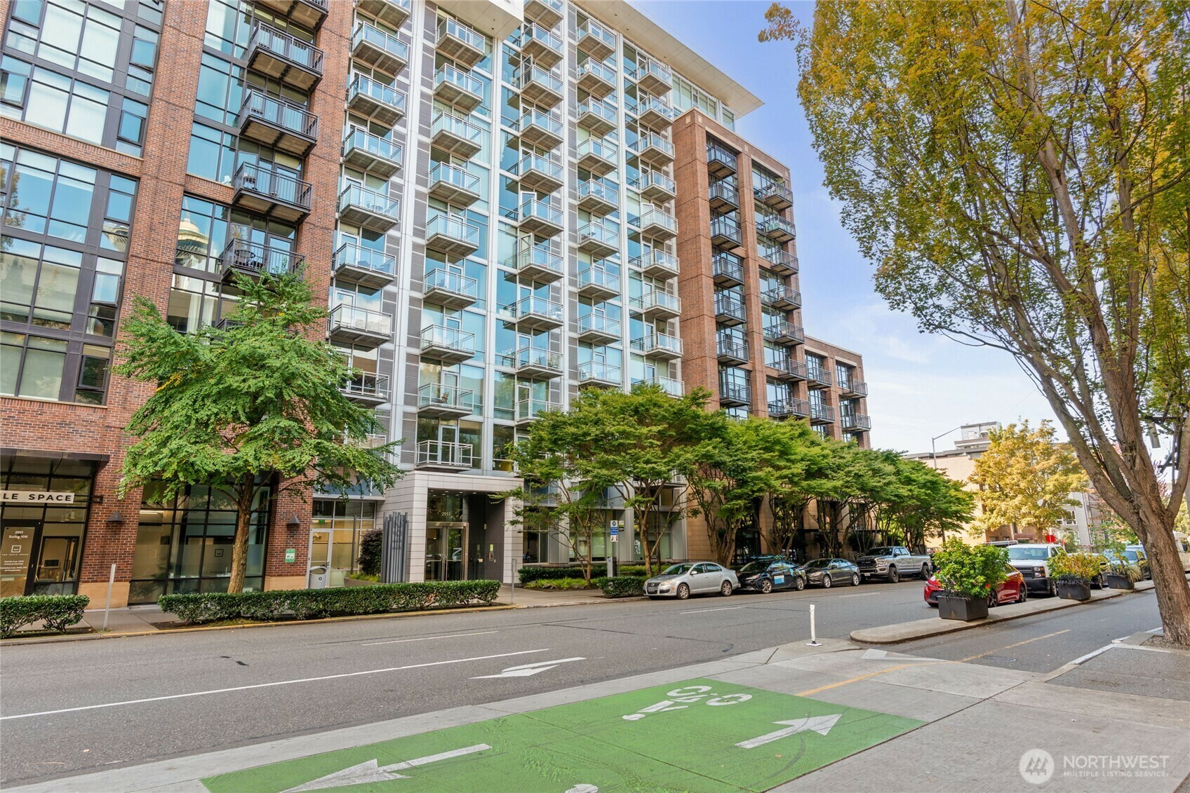 Property Photo: 2911 2nd Avenue 522 WA 98121