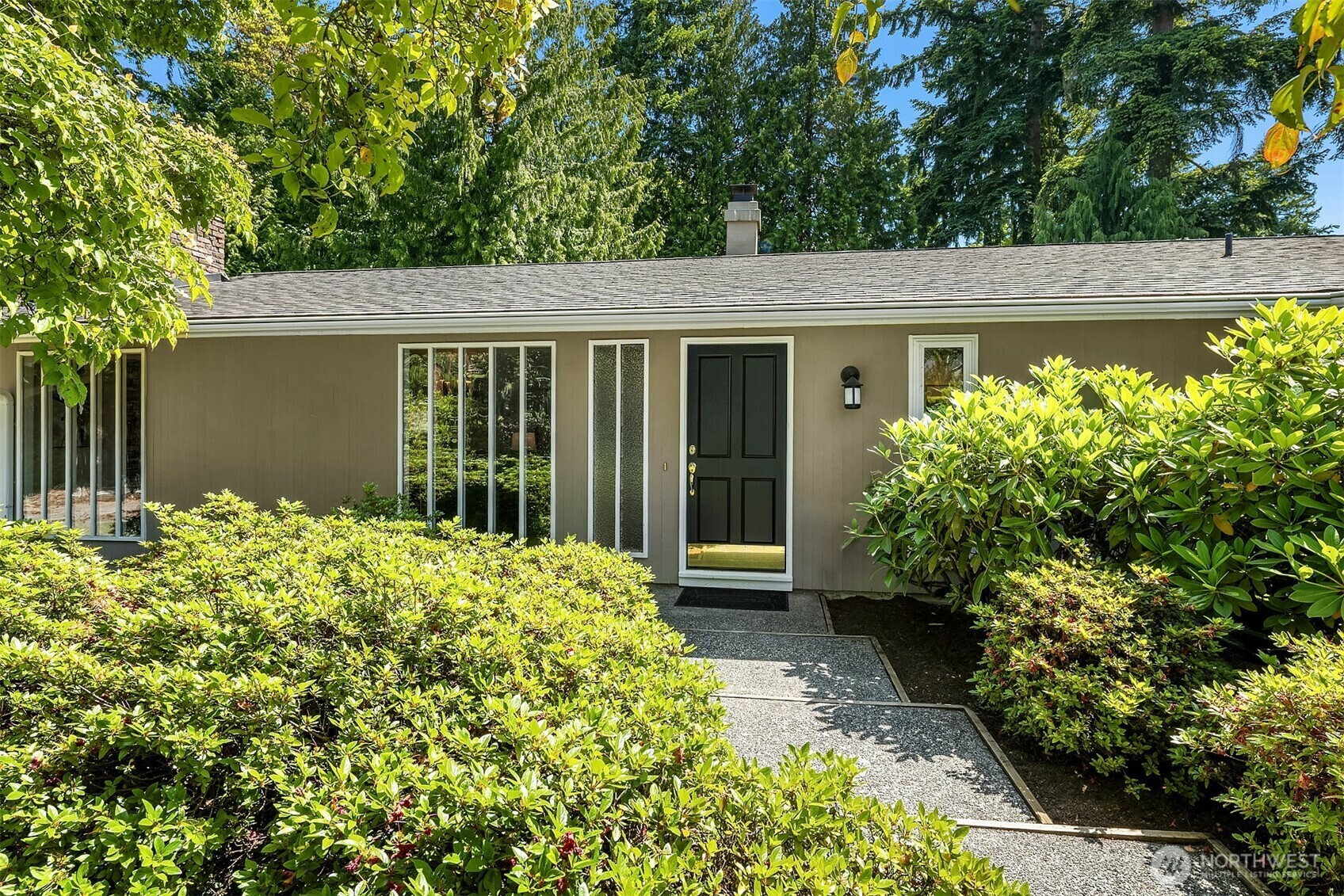 Property Photo: 4230 90 Avenue SE WA 98040
