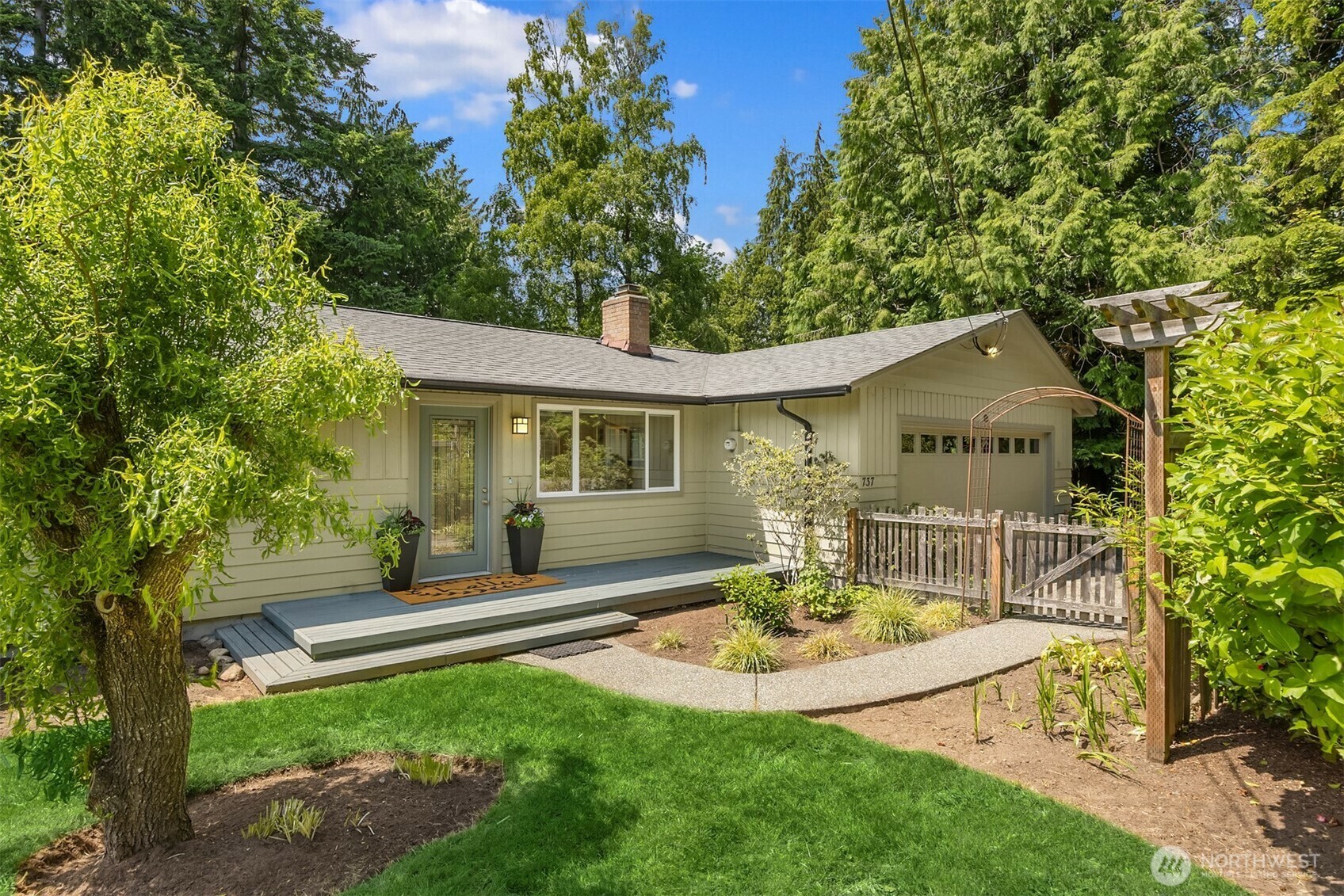 737  Park Avenue NE  Bainbridge Island WA 98110 photo