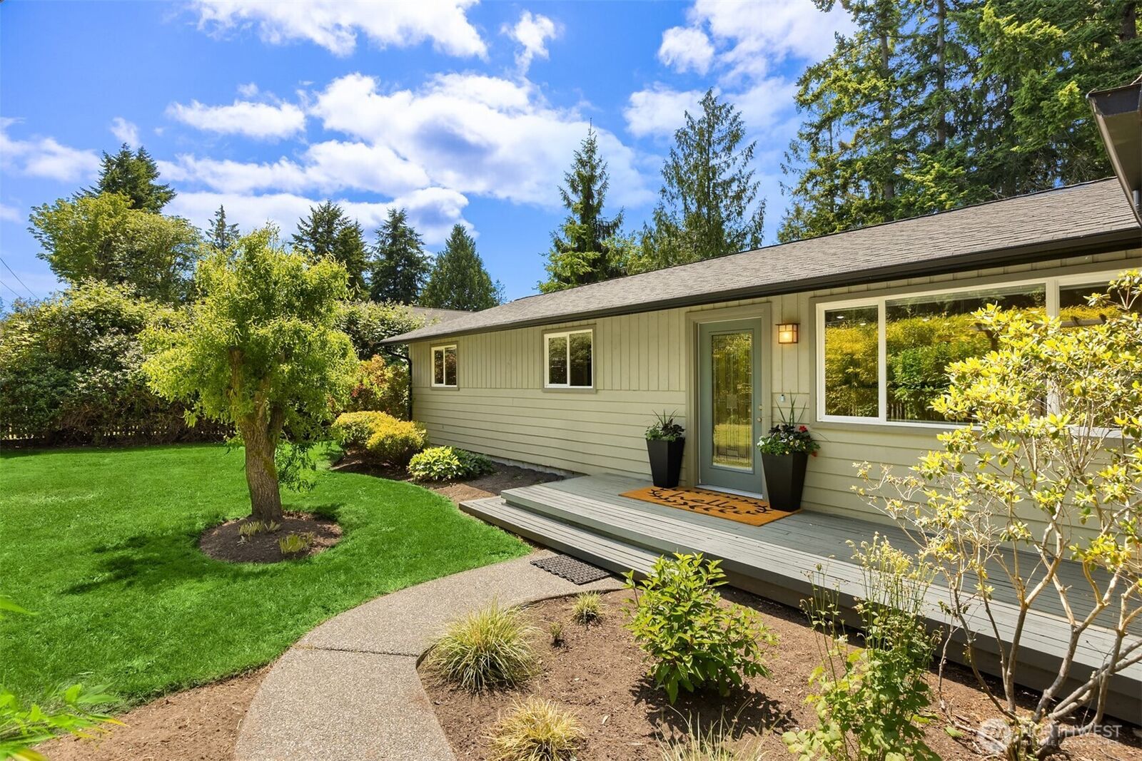 Property Photo:  737  Park Avenue NE  WA 98110 