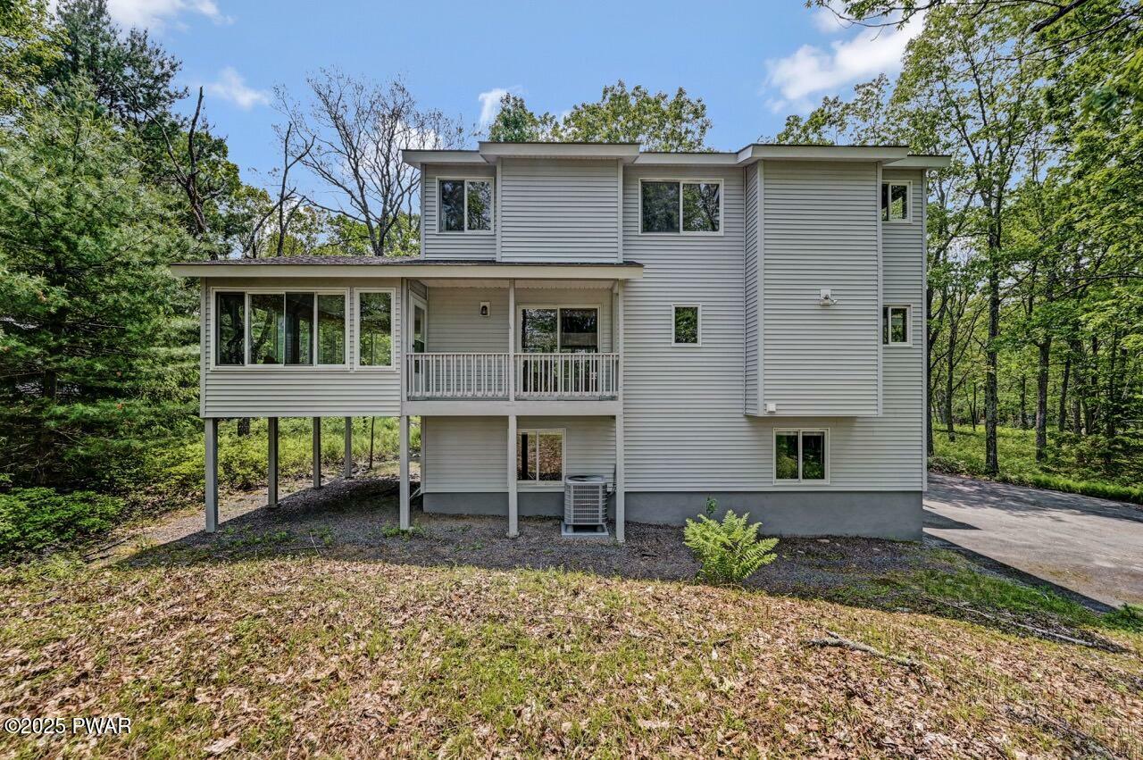 Property Photo: 811 Maple Ridge Court PA 18428