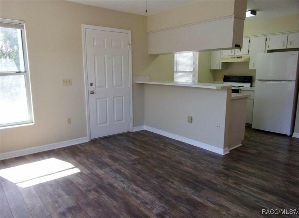 Property Photo: 915 SE Mayo Drive FL 34429